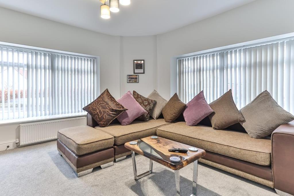 Luxury Spacious Pad With Games Room Sheffield Eksteriør billede